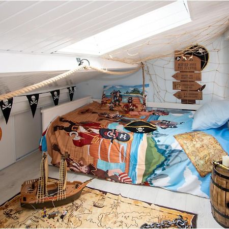 "Le Pirate Beneze"Gite Insolite,Situation Ideale,Accueil Attentionne Trizay Екстер'єр фото